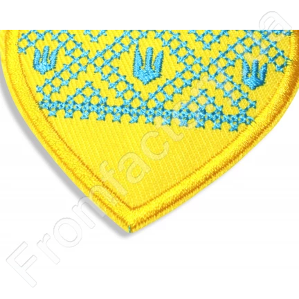 Аппликация для одежды нашивка Украинское Сердце с вышитым орнаментом №3/6х6см